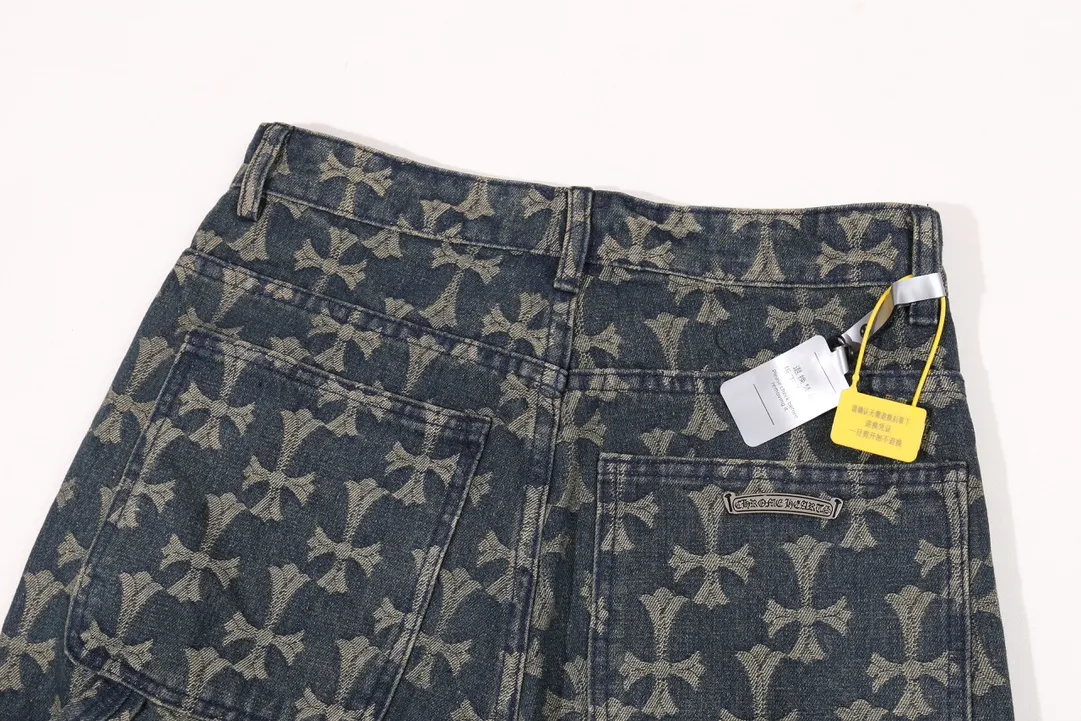 P240 Style No.: H586 Chrome Hearts double-sided full-logo jacquard dark pattern heavy-duty full-print cross jeans. The same model as the Internet celebrity star. Cross-printed denim jacket. The unique cross design element and full print are full of design. It is made of 100% denim cotton fabric with heavy coarse yarn count, which ensures a stiff and tough silhouette while being soft, comfortable and breathable. The lapel is designed with silver buttons and is full of texture. The classic white cross logo is all over the dress, making it a perfect versatile style for spring and summer! Customized jacquard fabric, you can wear it in various styles. This gender-neutral shirt is a must-have for nightclubs. It can be worn as a jacket for both men and women. It can be easily worn by both men and women! The original loose version is made of high-quality pure cotton fabrics. The fabric pattern is high-definition and delicate without burrs. It is comfortable and breathable to wear. All the buttons are molded and customized. It is casual and fashionable and can be matched with any bottoms. It can be windproof and sunproof in spring and summer. It can be worn outside in autumn and winter! Easily concave shape makes you look slimmer and taller, perfect for both men and women! Customized main label, accessories, fully washable, whole body wiring, quality control, no heads!  Luxurious dark high street, Hollywood's luxury brand, 22SS's latest couple's leather cross short-sleeved T-shirts, all reflect their own unique style! Made of thick black cotton, goatskin appliqués, hand-sewn custom metal hardware, and silicone varnish printing, multiple materials collide to create a unique texture. It also incorporates ChromeHearts medieval-style Sanskrit fonts and classic horseshoes, creating a unique and charming dark texture under the graceful arcs and all-black shadows, full of artistic sense!